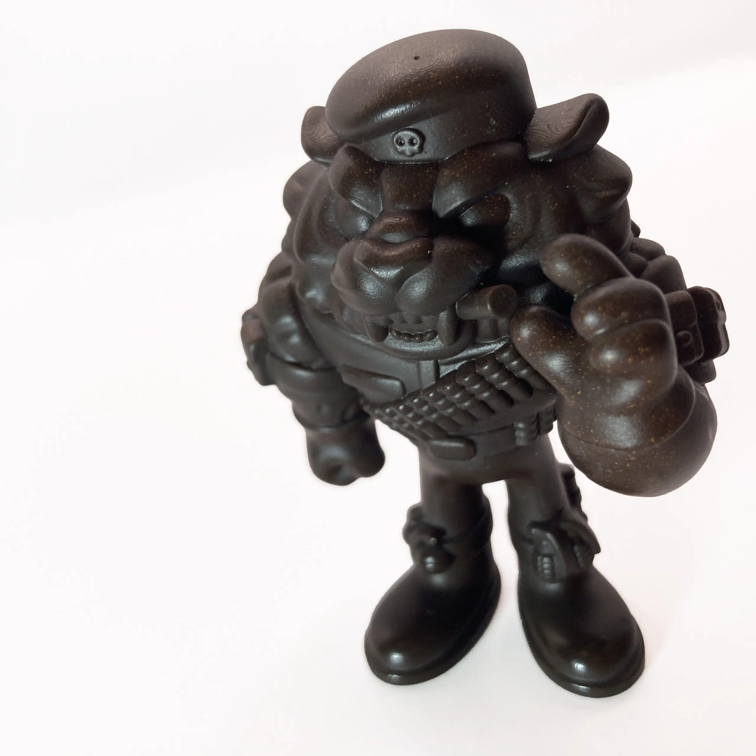 Striker by Niko Mowa Toys - Marrón Oscuro