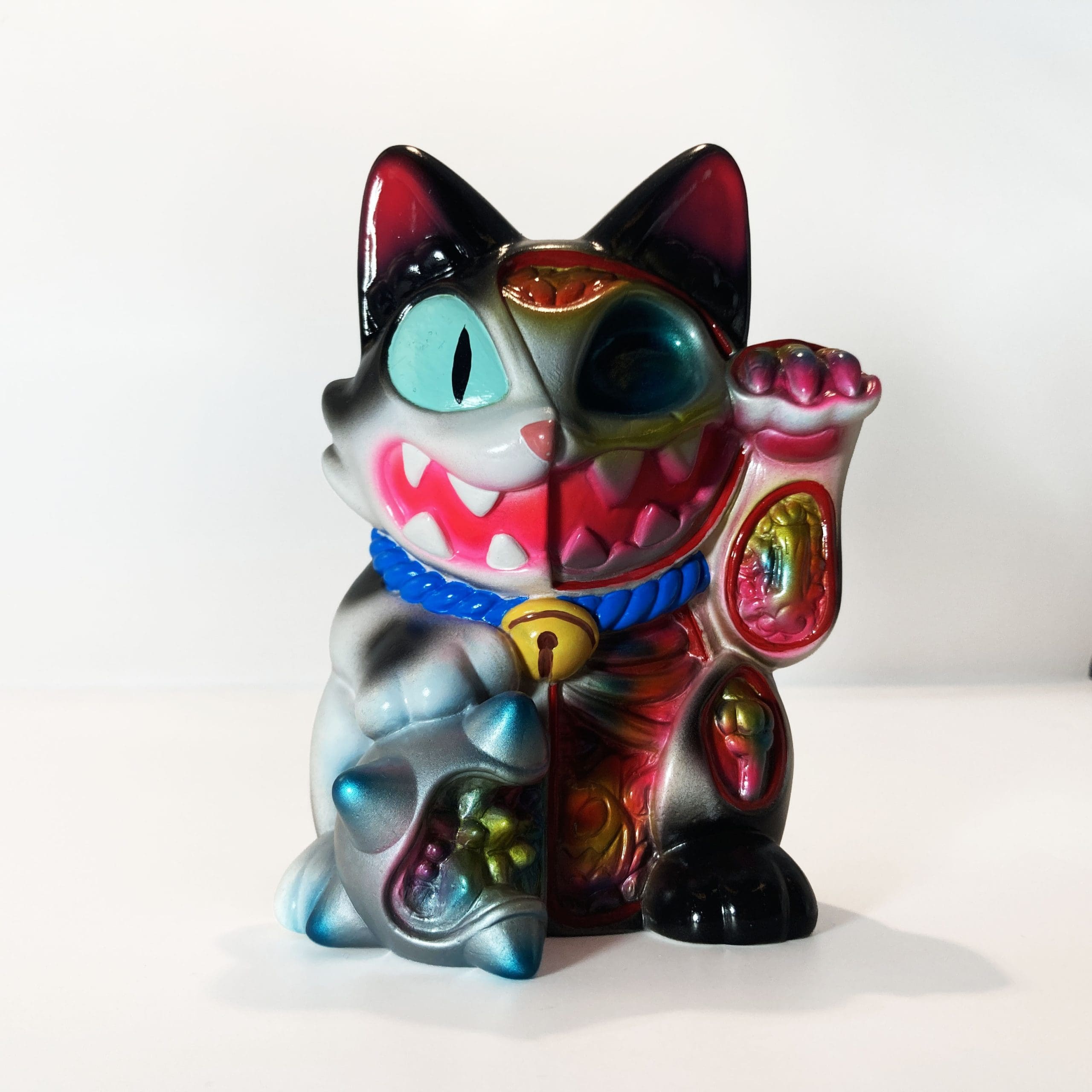 Maneki Wananeko one-off - Black Cow by Javier Jiménez