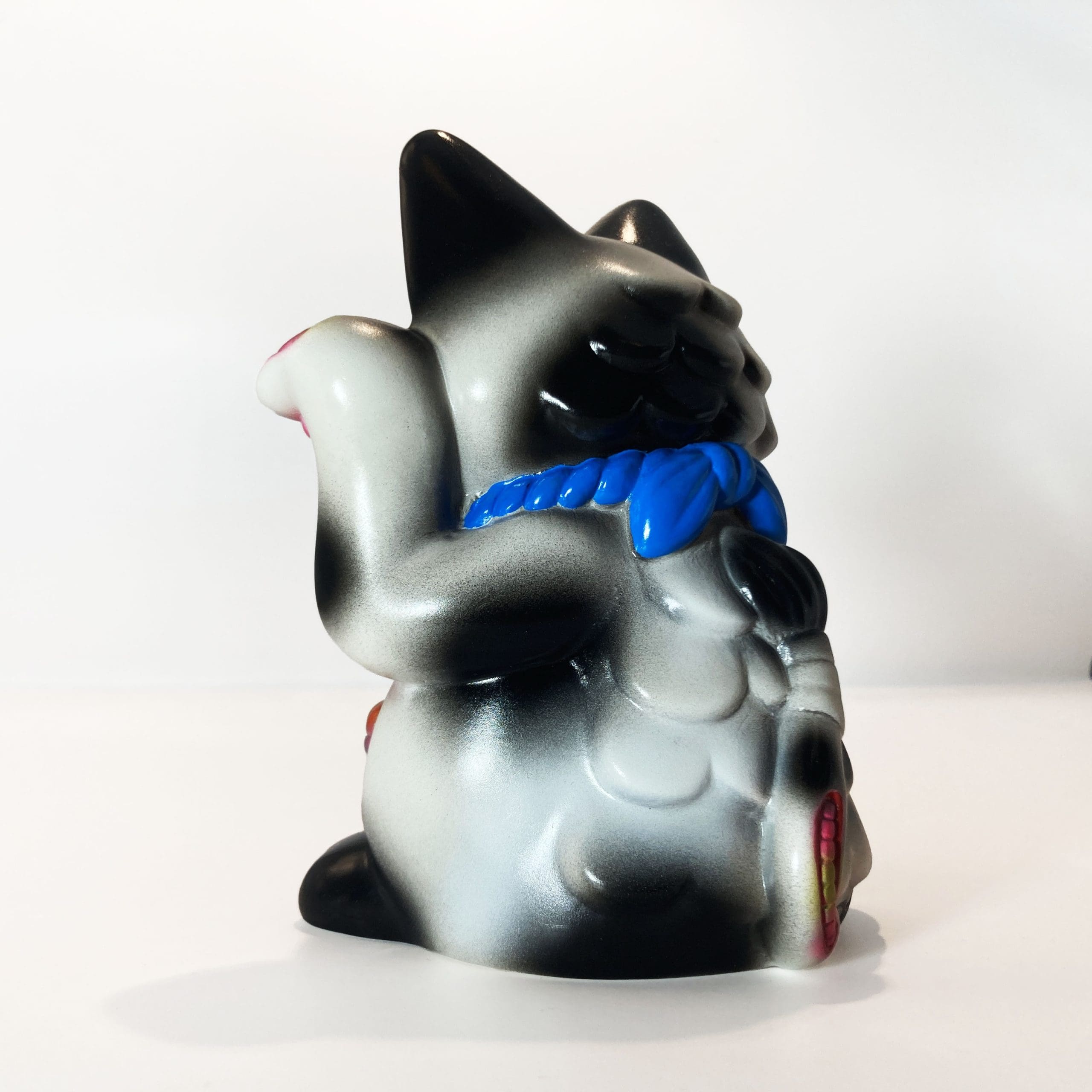 Maneki Wananeko one-off - Black Cow by Javier Jiménez - Imagen 9