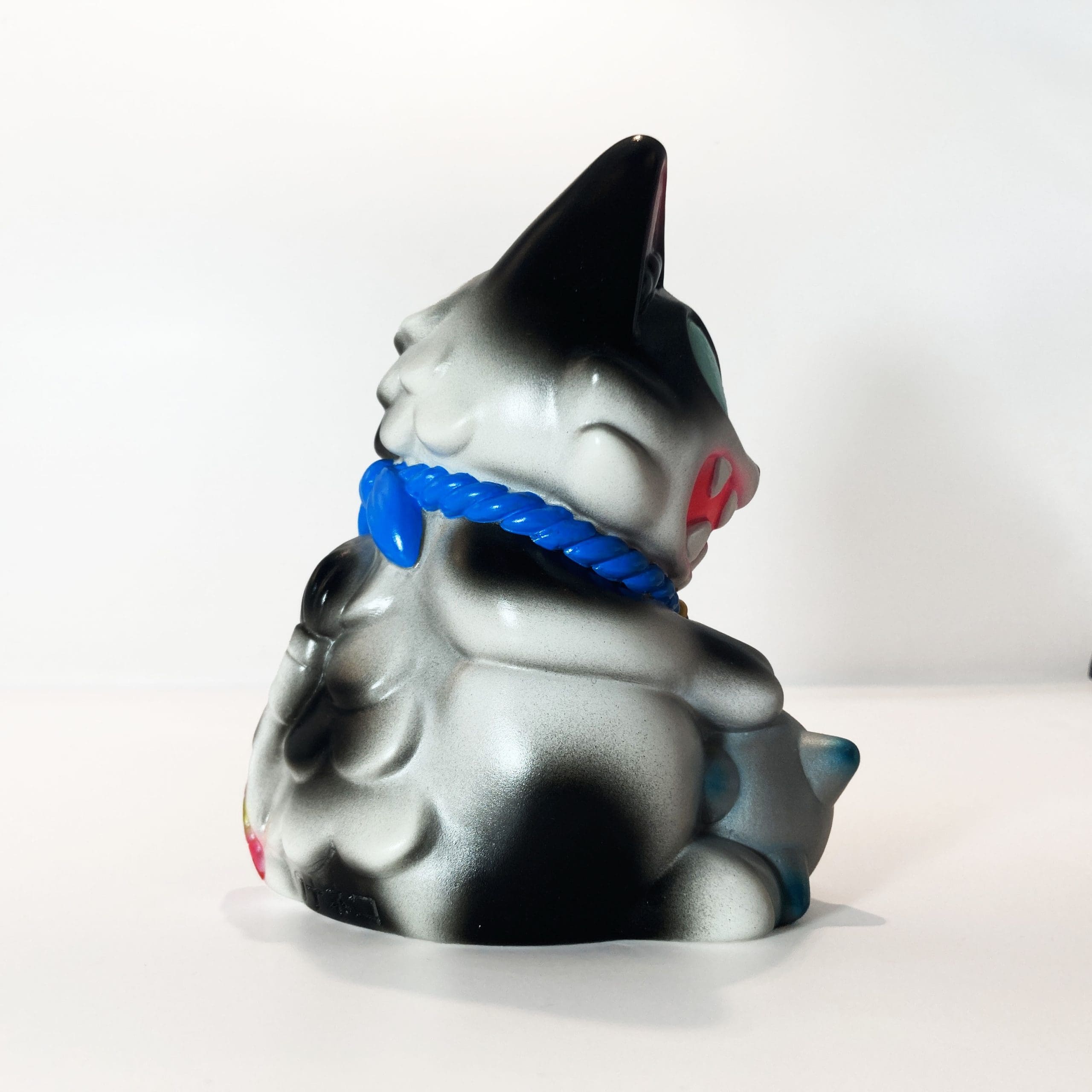 Maneki Wananeko one-off - Black Cow by Javier Jiménez - Imagen 7