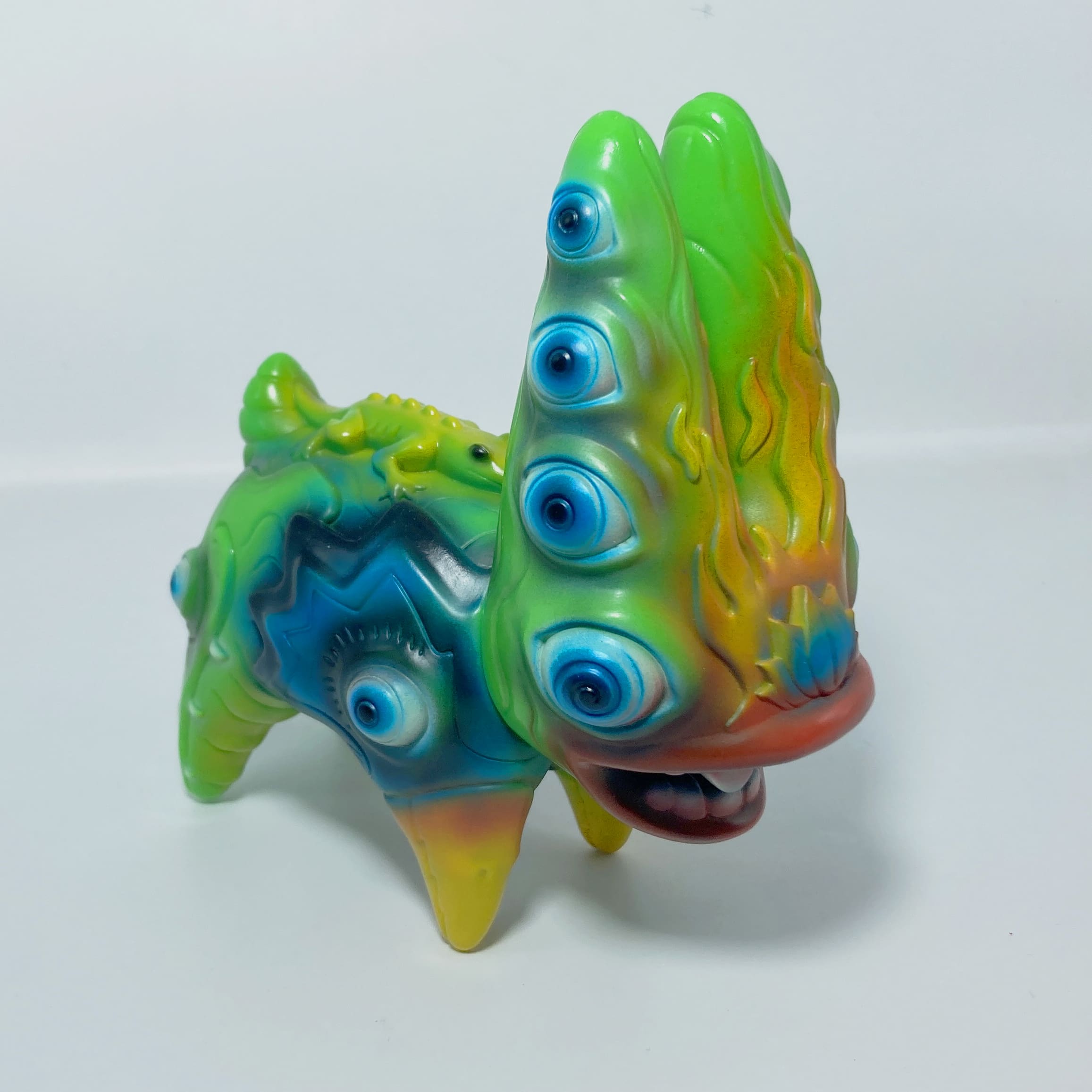421_CesarZanardi_Cerrito_CustomPaint_Base_Verde_Arttoy_02_Sofubi