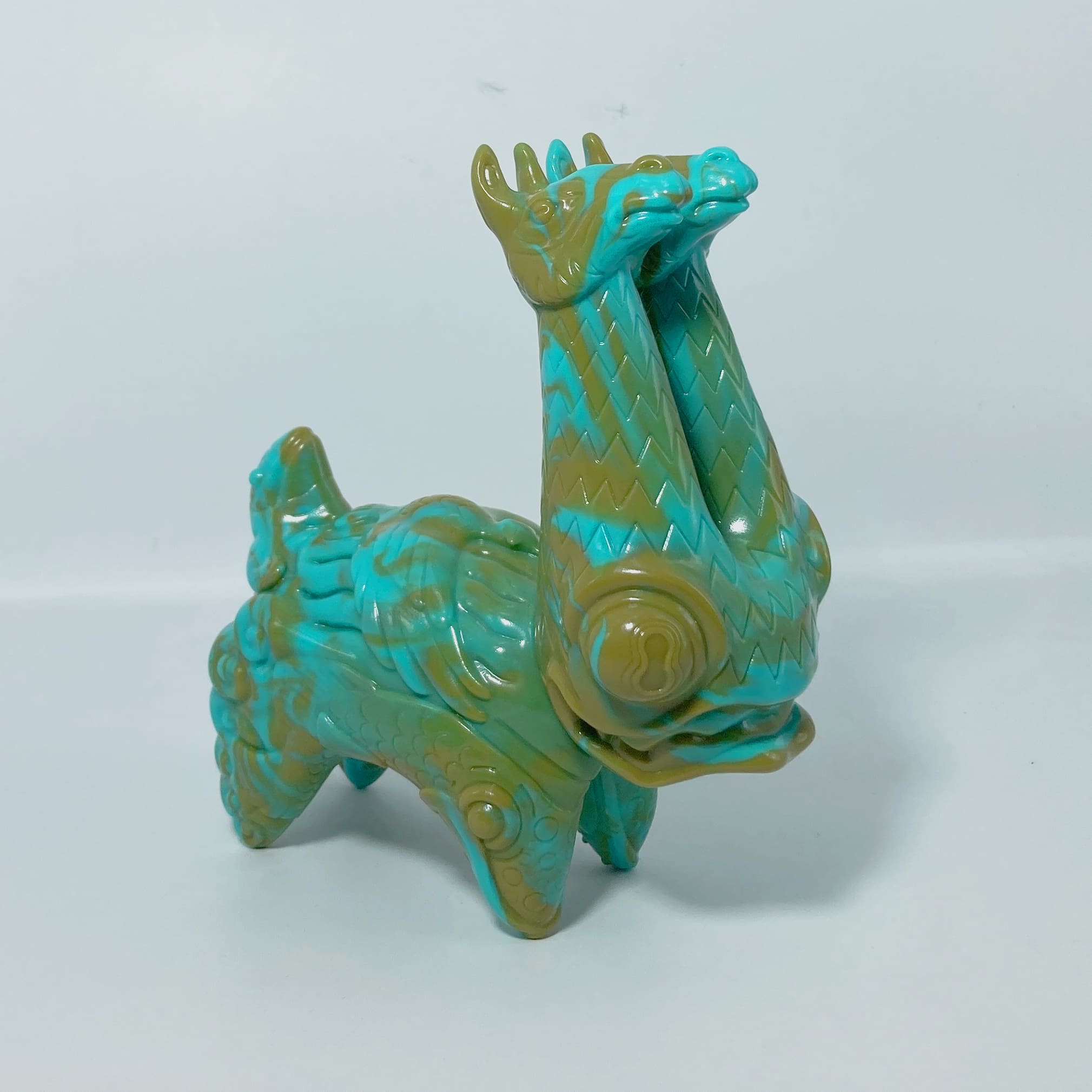 426_CesarZanardi_CerritoPatagon_Marble_AmarilloVerde_Sofubi_Arttoy_03