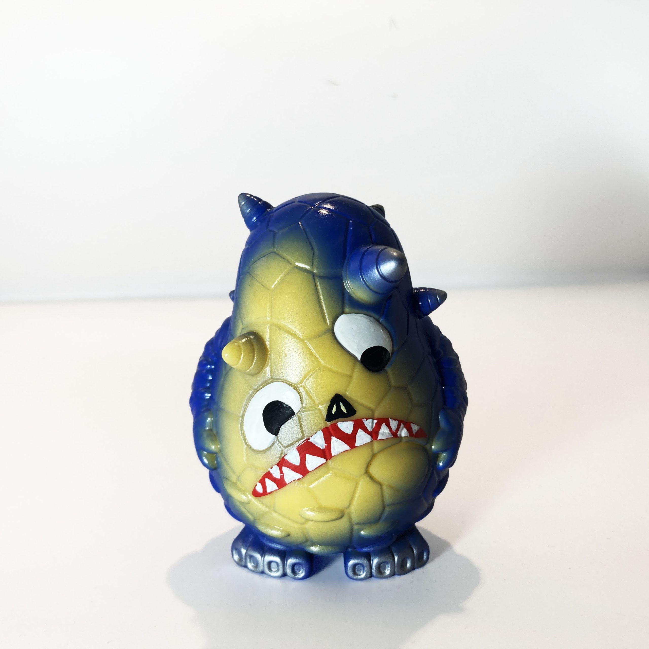 477_JavierJimenez_Eyezon_UFO_SPECIAL_Sofubi_Arttoy_01-scaled-1