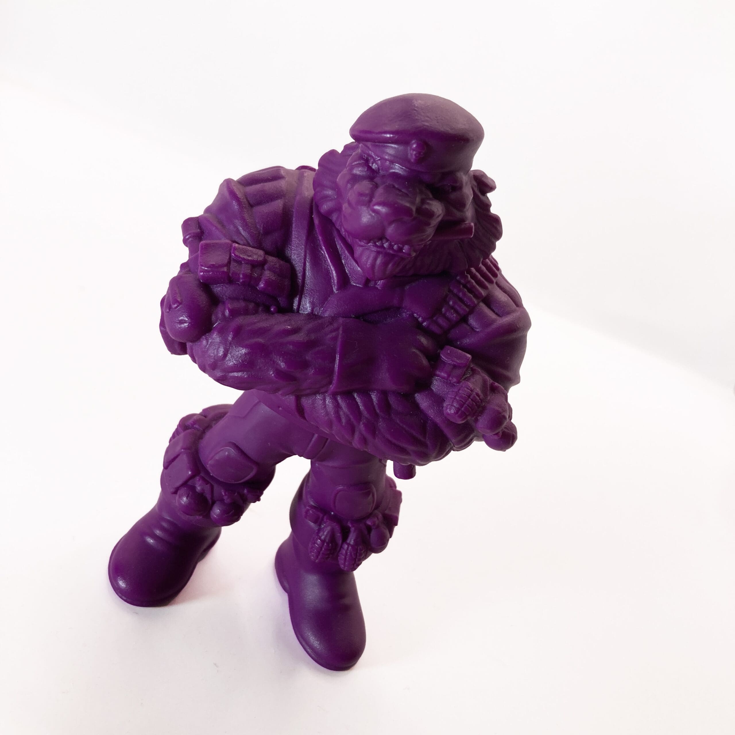 536_NikoMowa_Striker_Resina_01_Lila_Arttoy_06-scaled-1