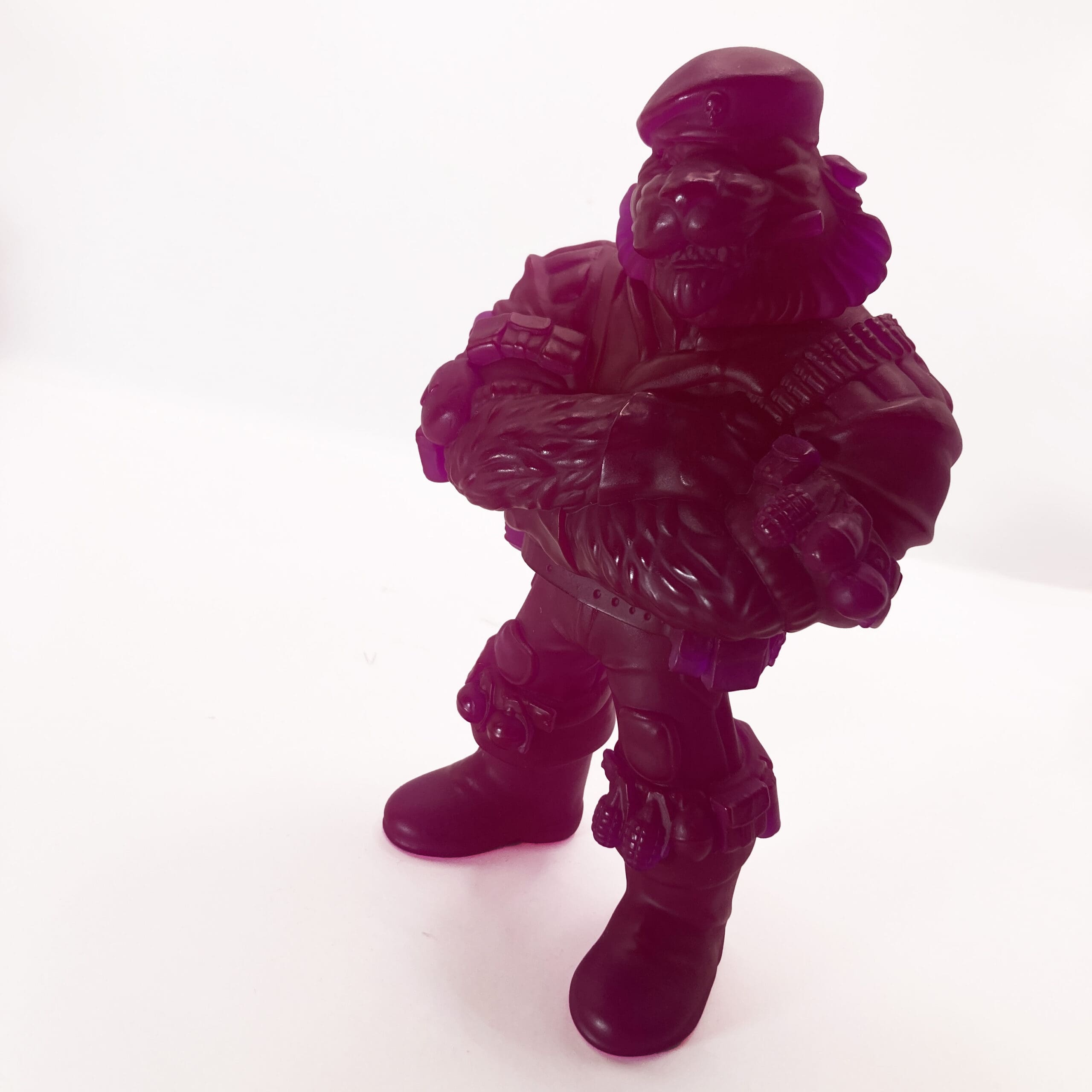 538_NikoMowa_Striker_Resina_01_Big_Lila_Arttoy_01-scaled-1