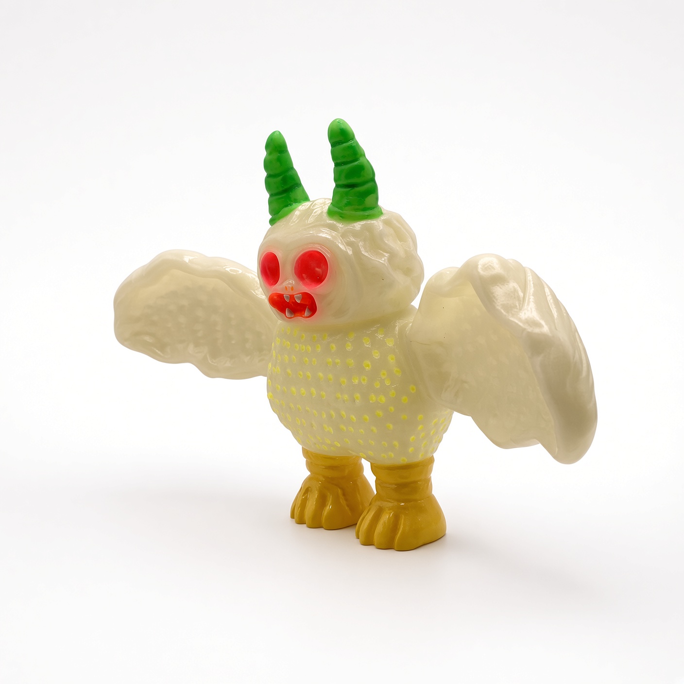 Mothman by Dehara Sofubi - Imagen 4