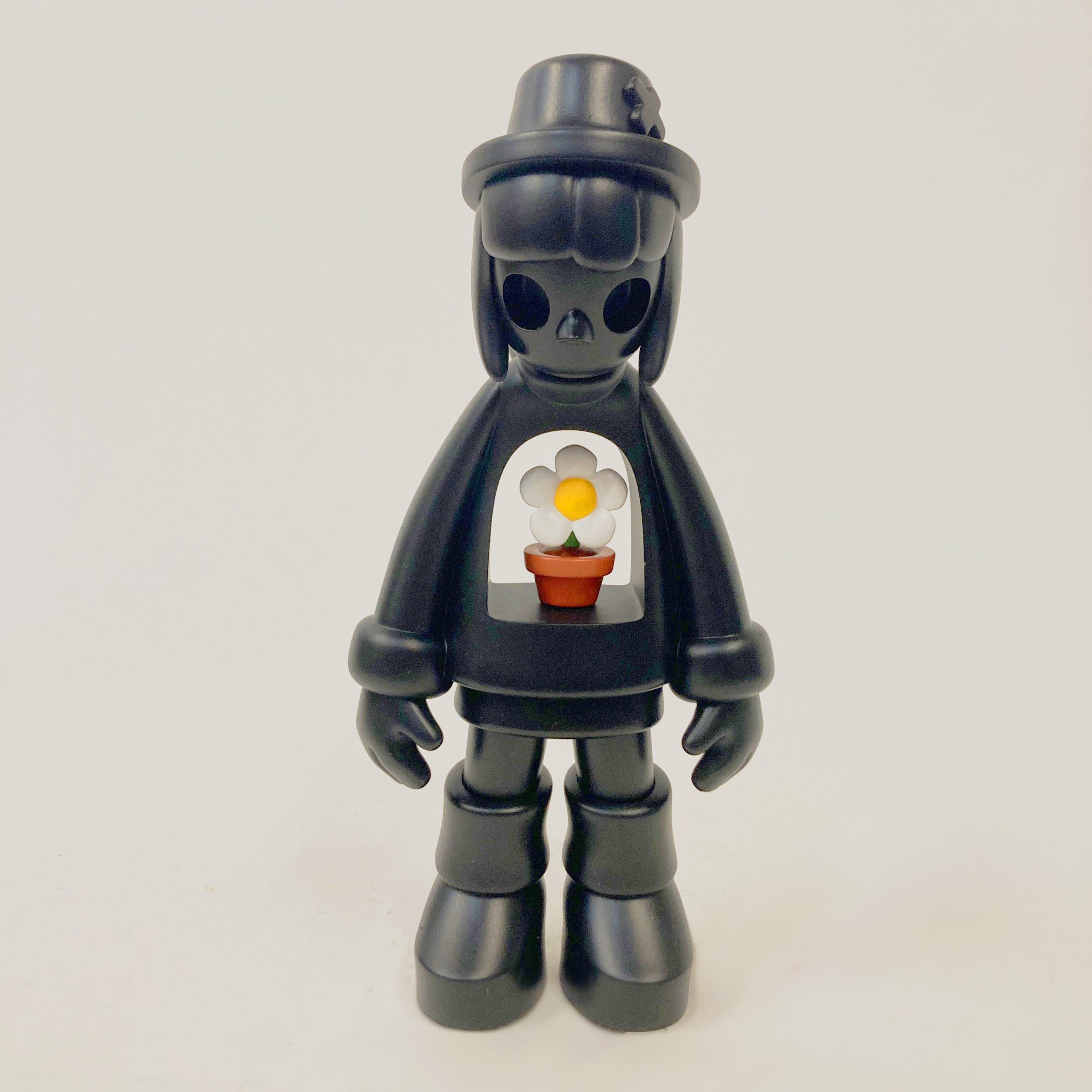 AtomToys_Miss-Bliss_Phantom_Arttoy_229_A-scaled-1