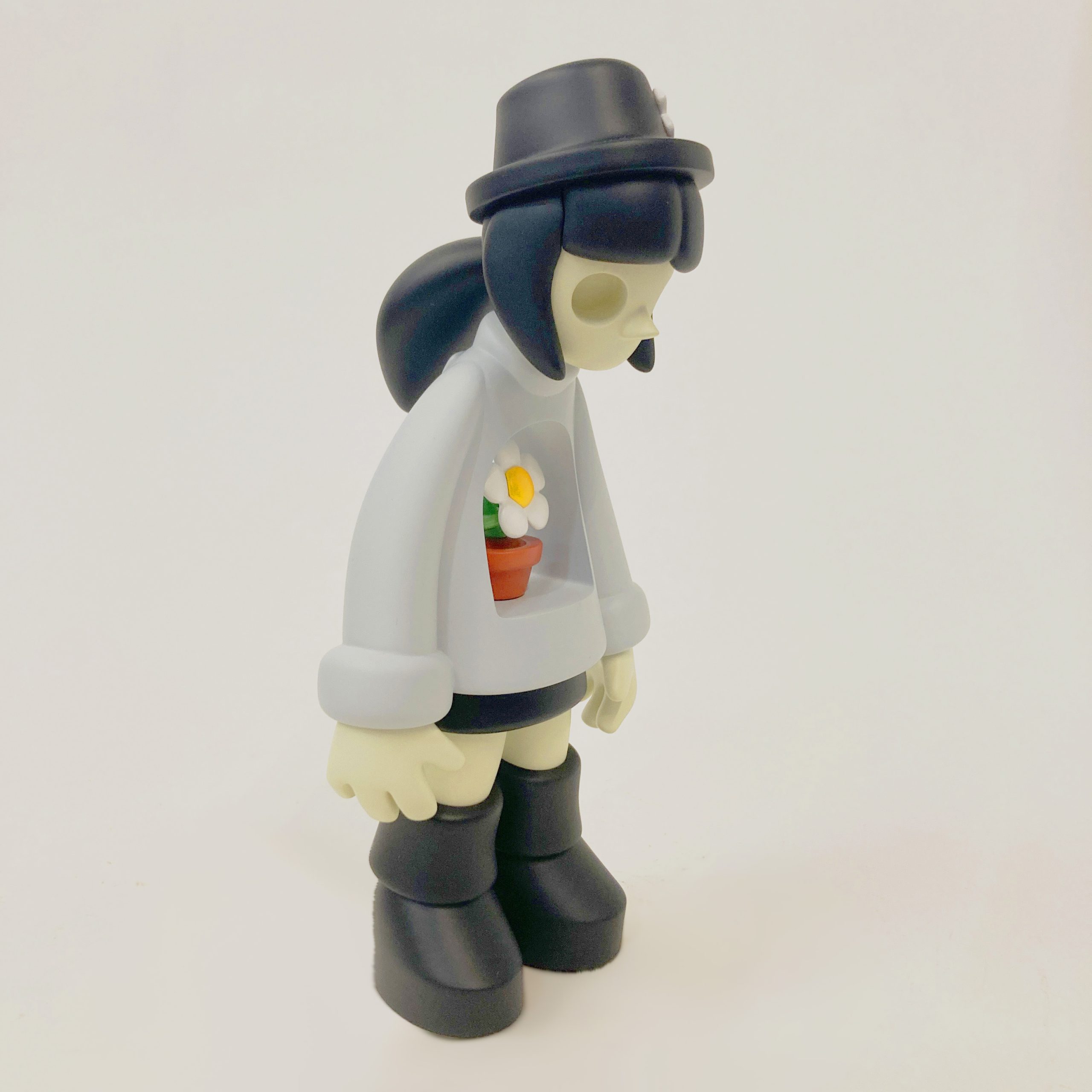 AtomToys_Miss-Bliss_TheOG_Arttoy_233_A-scaled-1