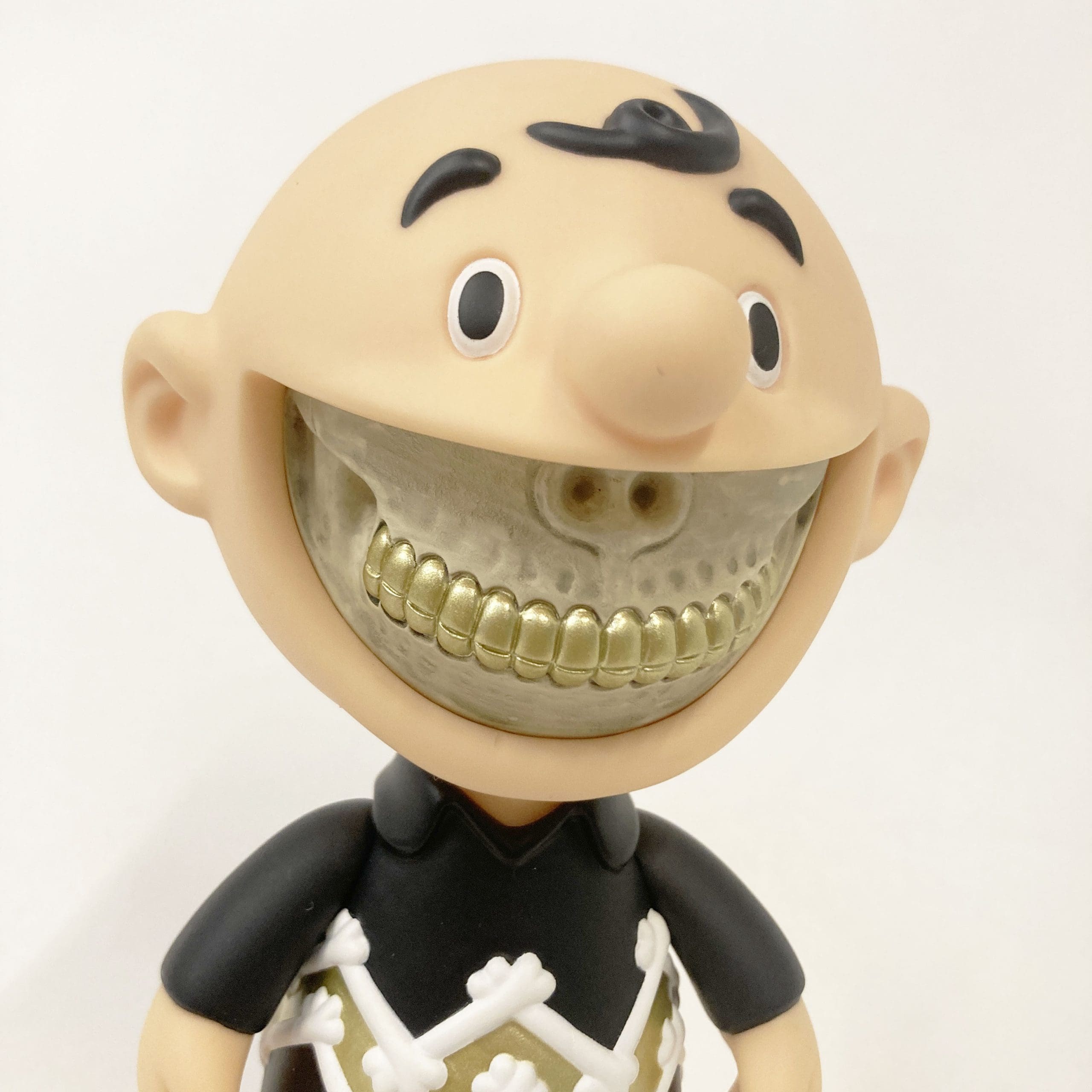 Charlie Grin Black and Gold- Ron English - Sin caja - No Box - Imagen 6