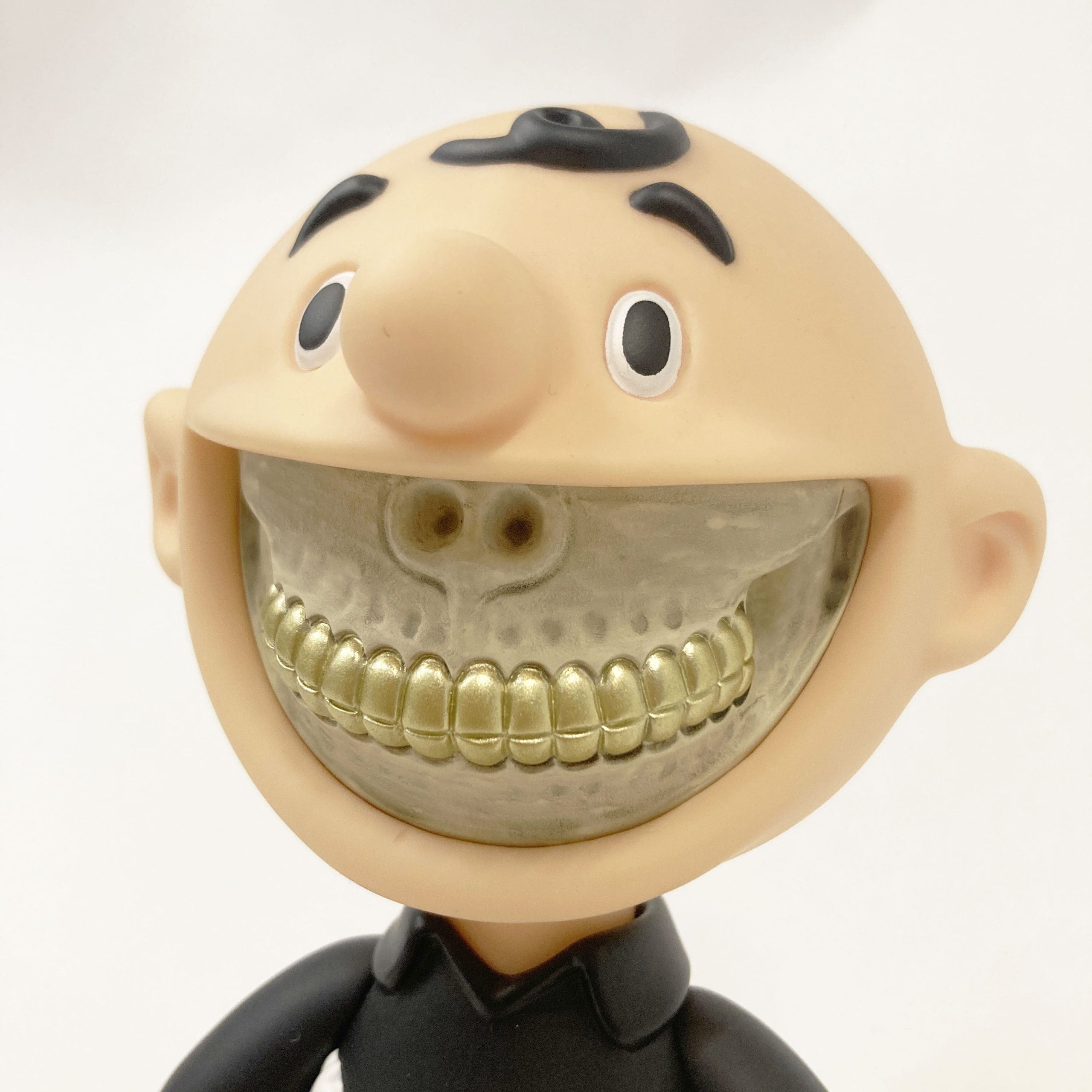 Charlie Grin Black and Gold- Ron English - Sin caja - No Box - Imagen 4