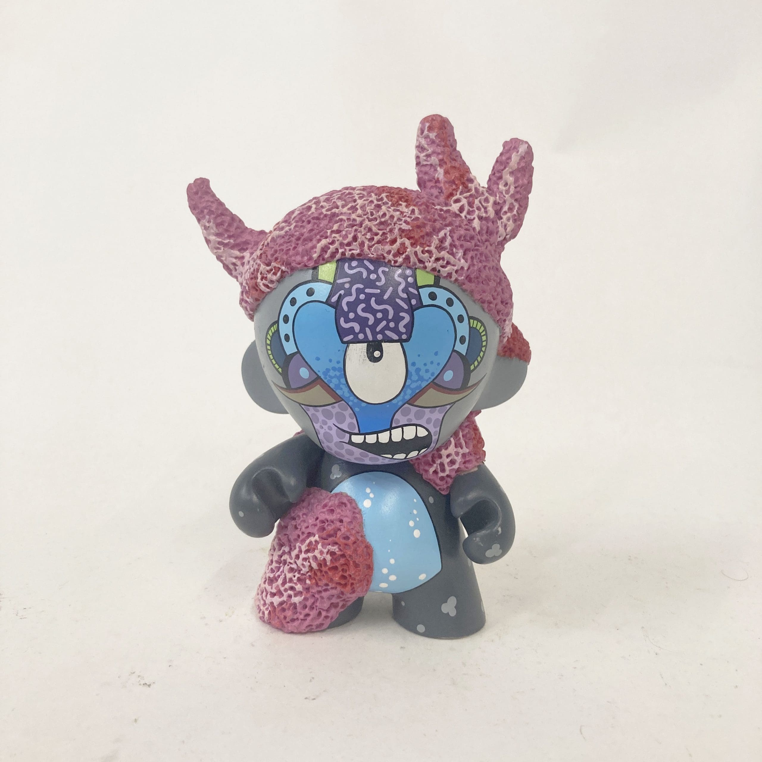 Munny4BySekure-D_Arttoy_152_A-scaled-1